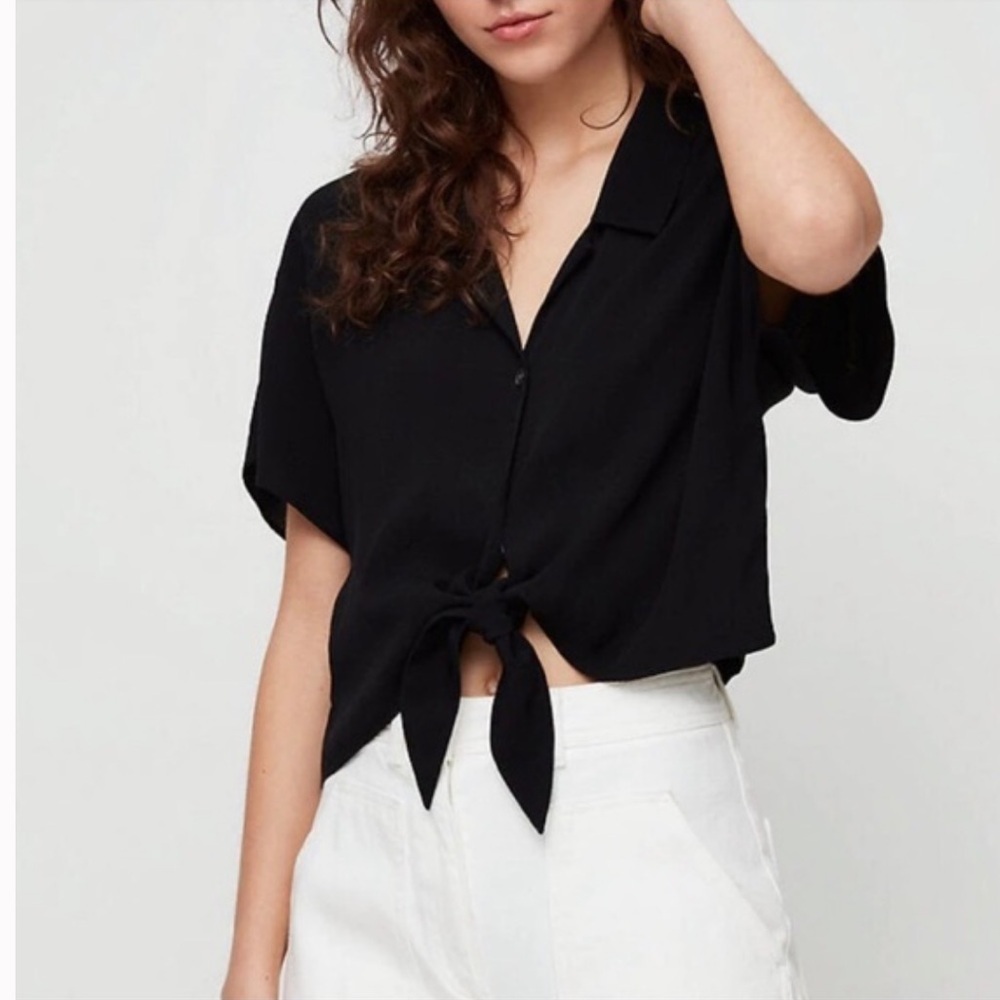 Aritzia Wilfred Free Tie Front Short Sleeve Blouse in Black Sz XS